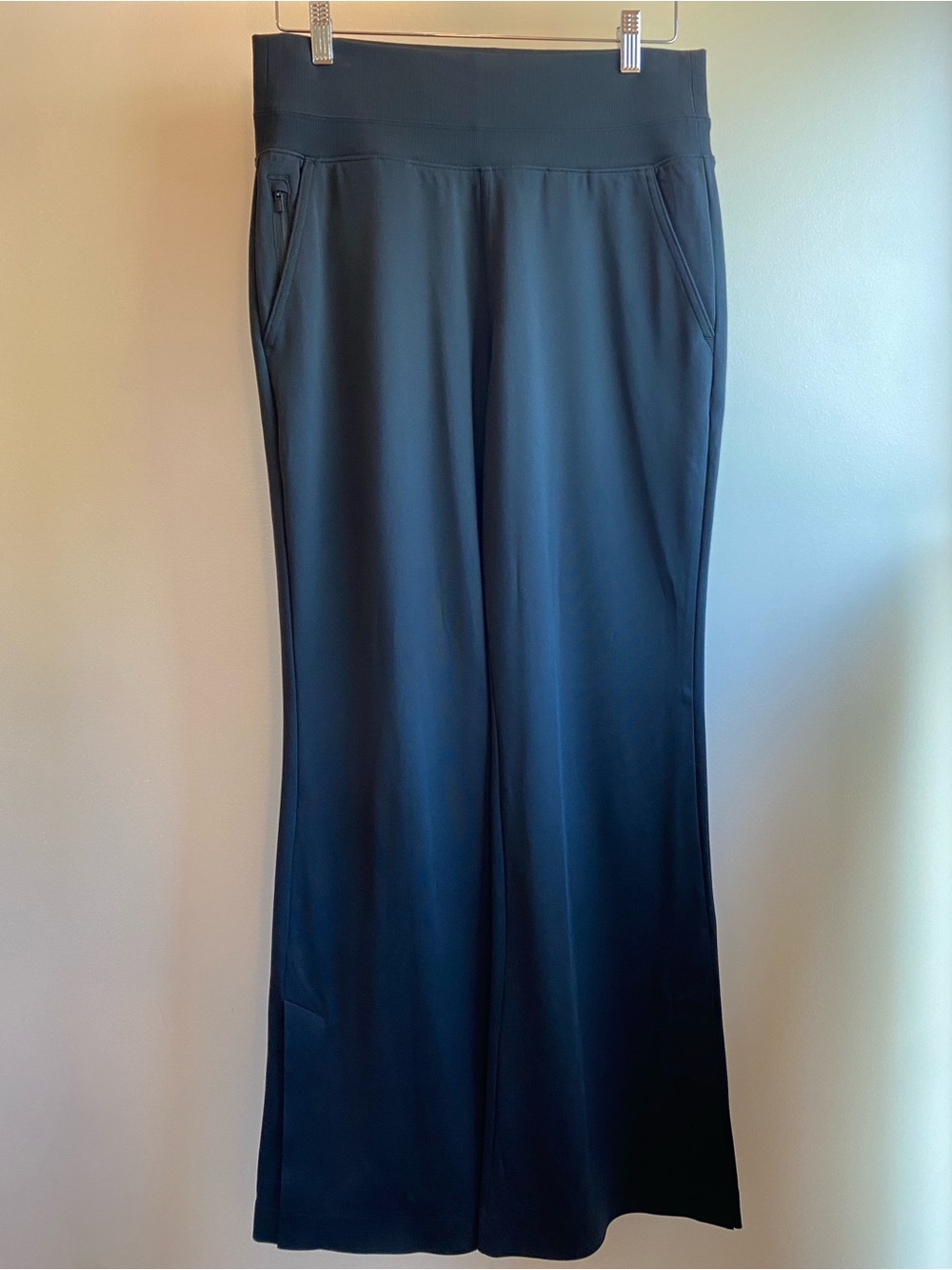 Athleta Venice Wide Leg Split Hem Pant
Size Small - Picture 2 of 5